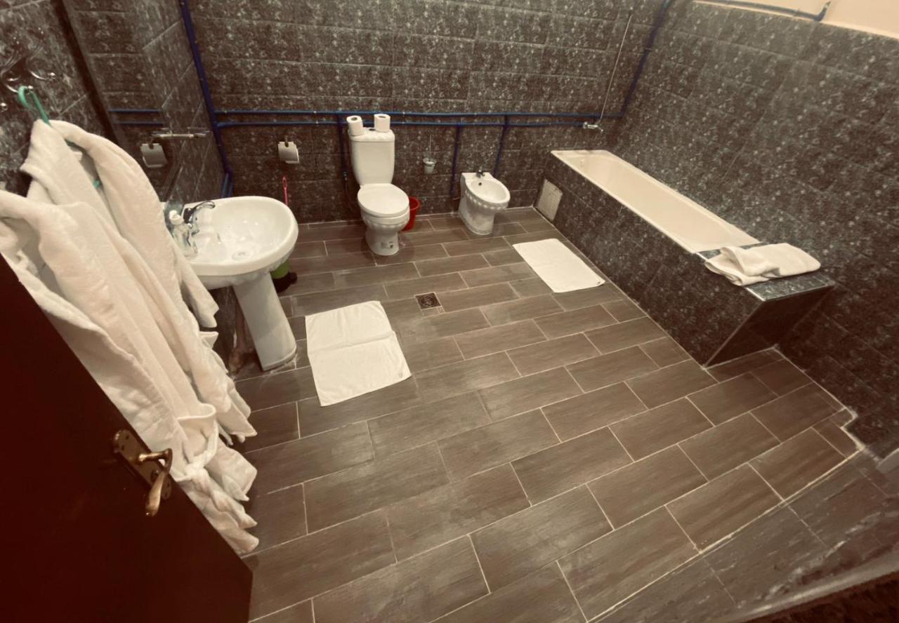 Hotel La Renaissance Tata Esterno foto